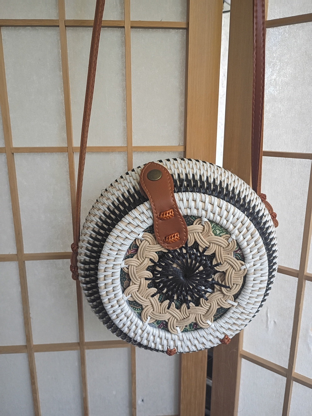 Beautiful Round Woven Crossbody Bag - White & Brown